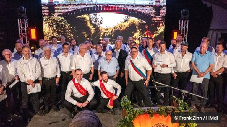 Zeltkirmes mit 700 Gästen